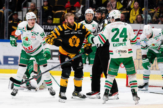 Skellefteå AIKs Petter Granberg och Rögles Marco Kasper