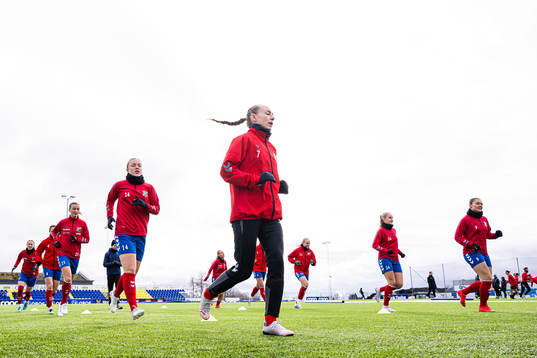 Cornelia Remme Fladberg and Emilie Raaum Closs of Lyn warms