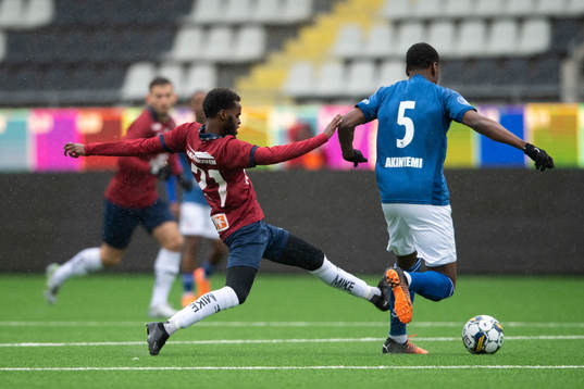 Örgrytes Mubaarak Nuh och KFUMs Akinsola Ihayere Azeez