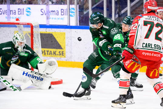Färjestads målvakt Matthew Tomkins och Brandon Davidson