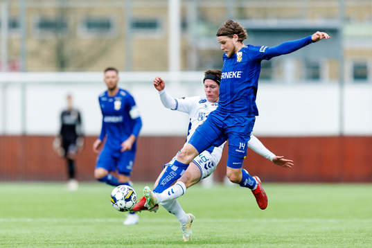 Sarpsborg 08s Eirik Wichne och IFK Göteborgs Gustaf Norlin
