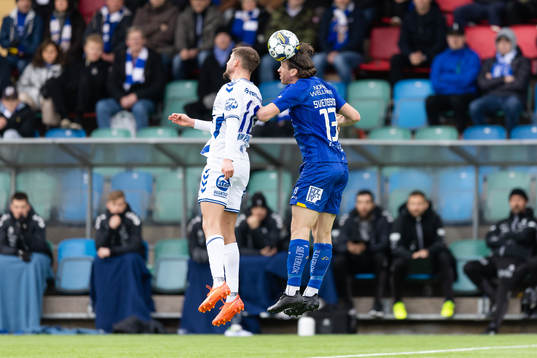 Sarpsborg 08s Ramon Lundqvist och IFK Göteborgs Gustav Svensson