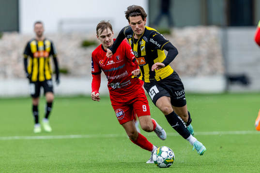 Häckens Sebastian Tipura och Trollhättans Emilio Reljanovic