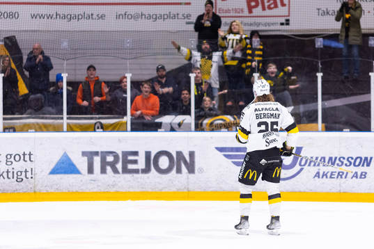 Västerås Marcus Bergman tackar klacken