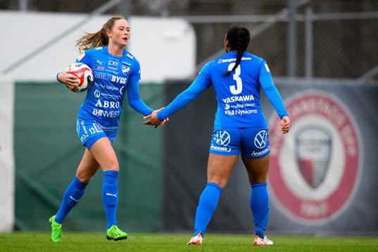 Kalmars Svea Rehnberg jublar efter 3-1