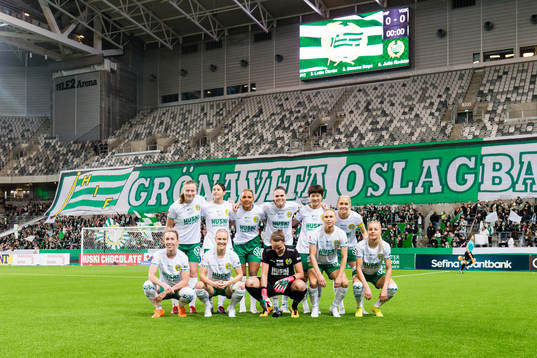  Sara Kanutte Fornes, Kyra Cooney-Cross, Madelen Janogy, Simone Boye Sørensen, Maika Hamano och Alice Carlsson. Nedre raden från vänster: Julia Roddar, Adelina Engman, målvakt Anna Tamminen, Jonna Andersson och Lotta Ökvist.