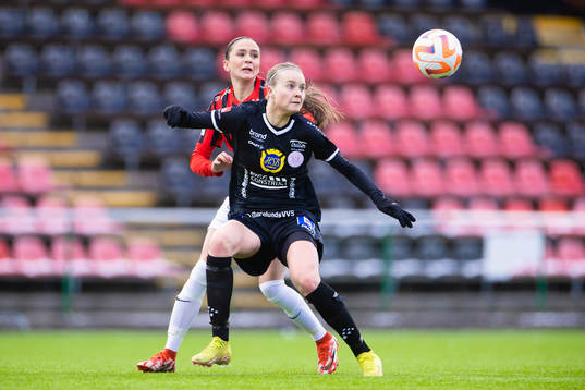 Brommapojkarnas Vera Blom och IK Uppsalas Emilia Hjertberg