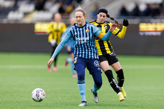 Djurgårdens Sanna Kullberg och Häckens Clarissa Larisey