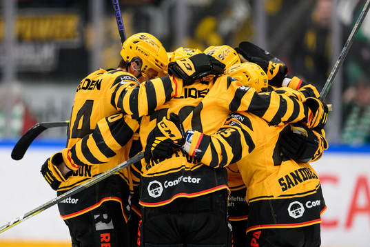 Skellefteås Joakim Lindström jublar