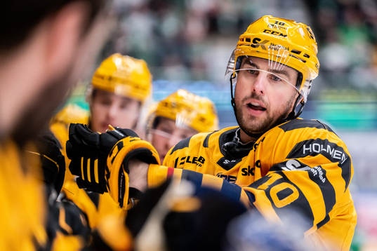 Skellefteås Joakim Lindström jublar