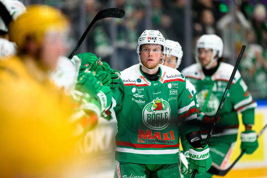 Rögles Oskar Stål-Lyrenäs jublar