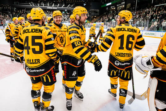 Skellefteås Joakim Lindström jublar