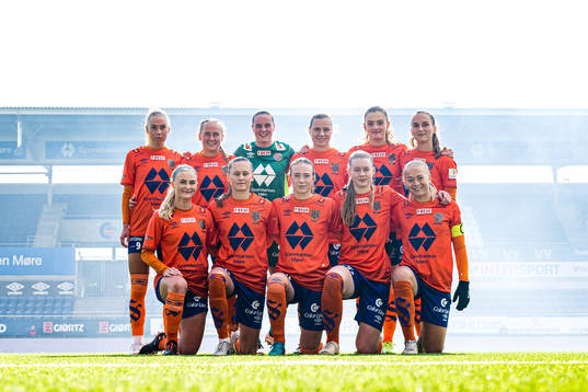 The starting eleven of AaFK Fortuna, from the top left; Daniela Dögg Gudnadottir, Ingeborg Lye Skretting, Benedicte Lund Berge, Linn Huseby, Guro Hammer Røn, Maria Herdel Pedersen, Caylon Mason Mcmillan, Nora Harnes Håheim, Helle Olsen Rindal, Karna Solskjær and Mette Osvold Muri poses for a team group photo ahead of the 1. division football match between AaFK Fortuna and Kolbotn on March 26, 2023 in Ålesund.