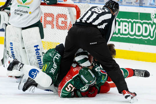Färjestads Max Lindroth och Frölundas Mats Rosseli Olsen