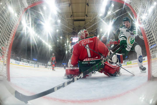 Färjestads Daniel Viksten (ej i bild) gör 2-0, Marcus