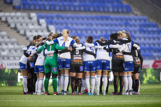 IFK Norrköpings och Växjös spelare samlade