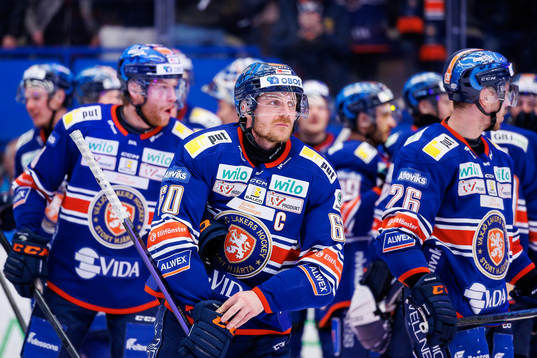 Växjös Erik Josefsson jublar