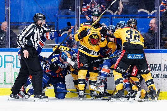 Bråk mellan flera spelare