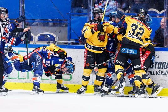 Bråk mellan flera spelare