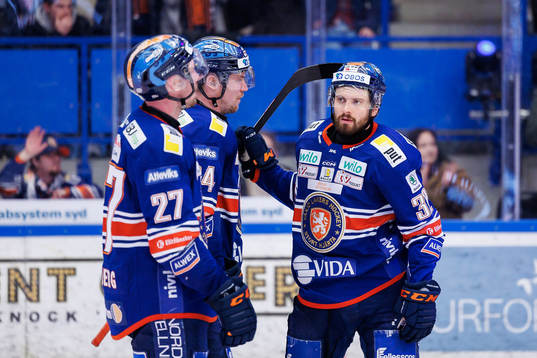 Växjös Joel Persson och Lukas Bengtsson jublar