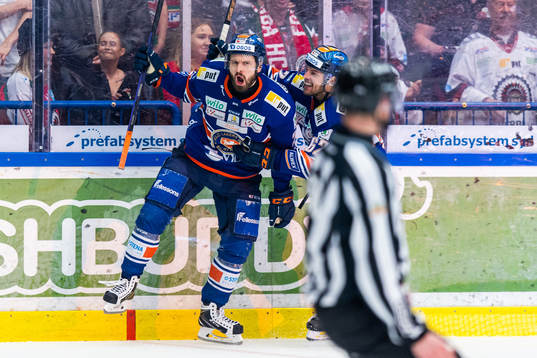 Växjös Lukas Bengtsson jublar