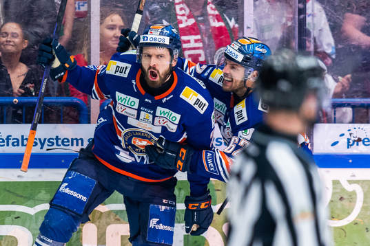 Växjös Lukas Bengtsson jublar