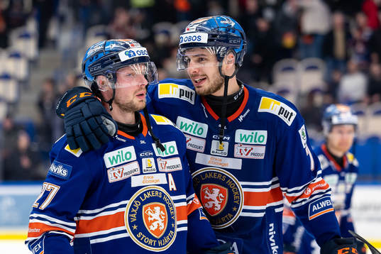 Växjös Martin Lundberg  och Hardy Häman Aktell jublar