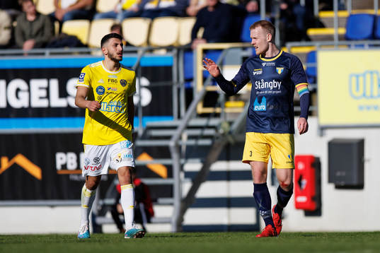Falkenbergs Leonardo Farah Shahin och Torns Adam Olofsson