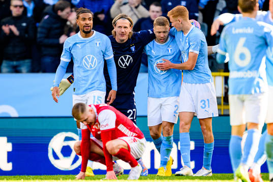 Malmö FFs Joseph Ceesay, målvakt Johan Dahlin, Anton