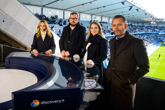 Karin Frick, Alexander Axén, Irma Helin och Mikael Stahre i Discovery+ studio