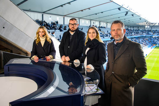 Karin Frick, Alexander Axén, Irma Helin och Mikael Stahre i Discovery+ studio