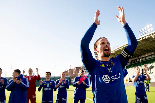 GIF Sundsvalls Linus Hallenius jublar