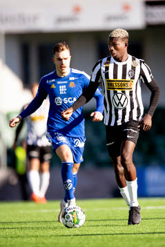GIF Sundsvalls Dusan Jajic och Landskronas Ousmane Diawara