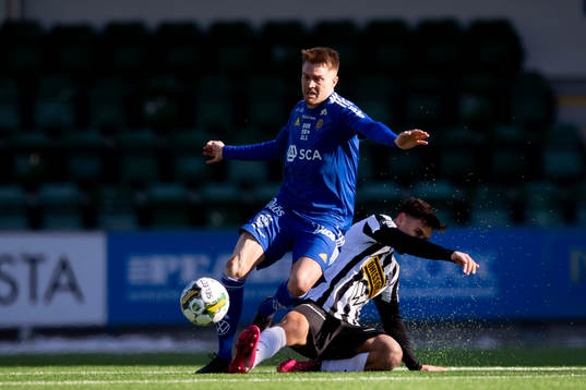 GIF Sundsvalls Rasmus Lindkvist och Landskronas Camil Jebara