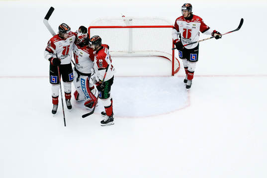 Örebros Milton Oscarson , Filip Berglund och målvakt