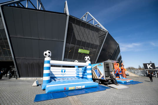 Hoppborgar utanför Eleda Stadion