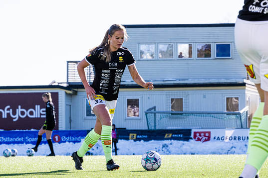 Oda Mathilde Johansen of LSK Kvinner warms up ahead of the Toppserien football match between Stabæk and LSK Kvinner on April 1, 2023 in Bærum.
