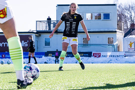 Oda Mathilde Johansen of LSK Kvinner warms up