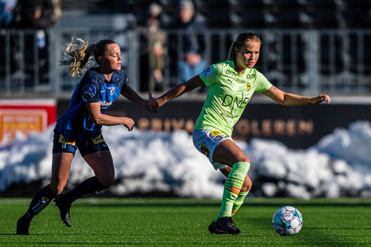 Zara Jönsson of Stabæk and Oda Mathilde Johansen of LSK