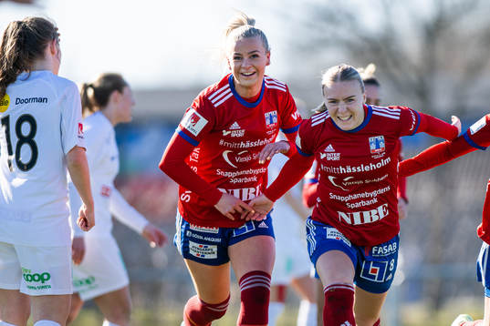 Vittsjös Jutta Rantala jublar efter att hon gjort 2-0