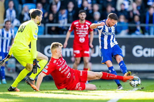 Värnamos målvakt Pilip Vaitsiakhovich och Victor Eriksson