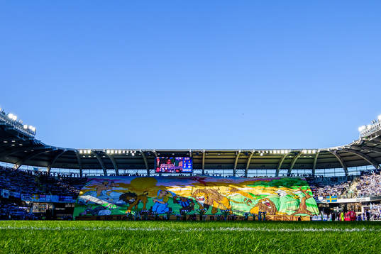 IFK Göteborgs supportrar med tifo innan fotbollsmatchen i