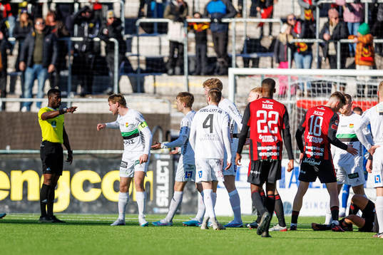 GAIS August Wängberg reagerar på Domare Fredrik Oppong