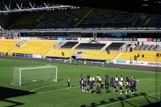 Elfsborgs spelare och ledare vid en genomgång