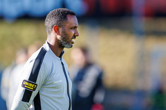 AIKs assisterande tränare Henok Goitom före