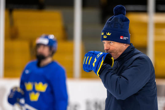 Assistant coach Andreas Spångberg of Sweden at a practice
