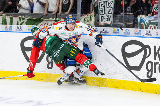 Frölundas Jan Mursak och Växjös Joel Persson