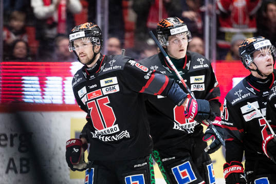 Örebros Filip Berglund jublar