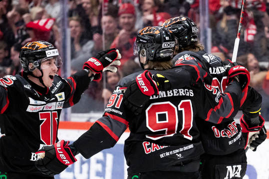 Örebros Milton Oscarson jublar