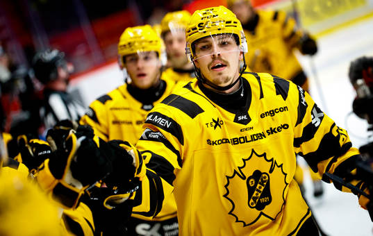 Skellefteås Jonathan Johnsson jublar vid 2-2